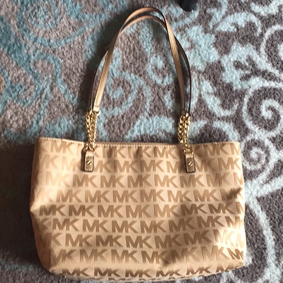 MK Purse gently used - Picture 3 of 3